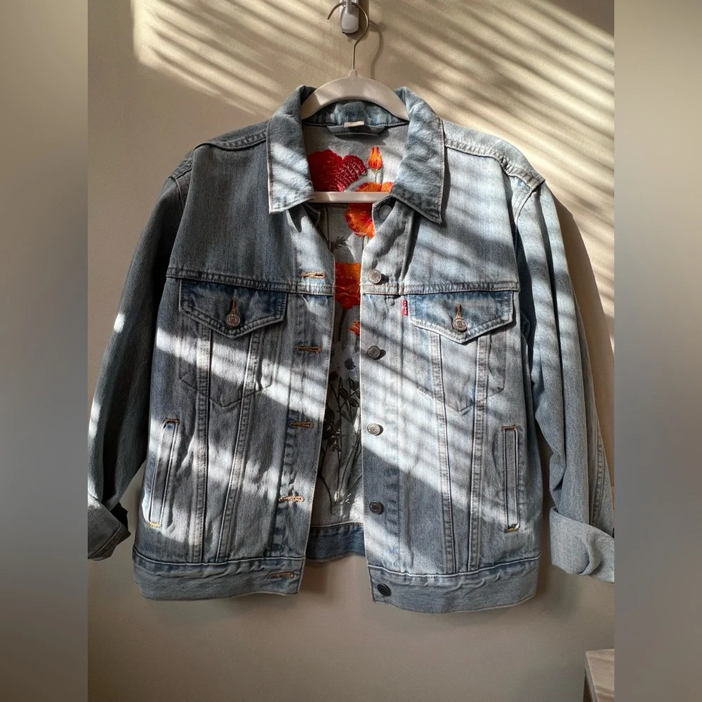 Levi's Denim Jacket with Floral Embroidery - Picture 3 of 15